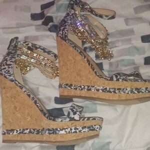New ShoeDazzle Jeweled Wedges Size 7.5